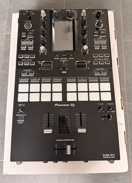 Pioneer DJM S11 DJ Mixer Test