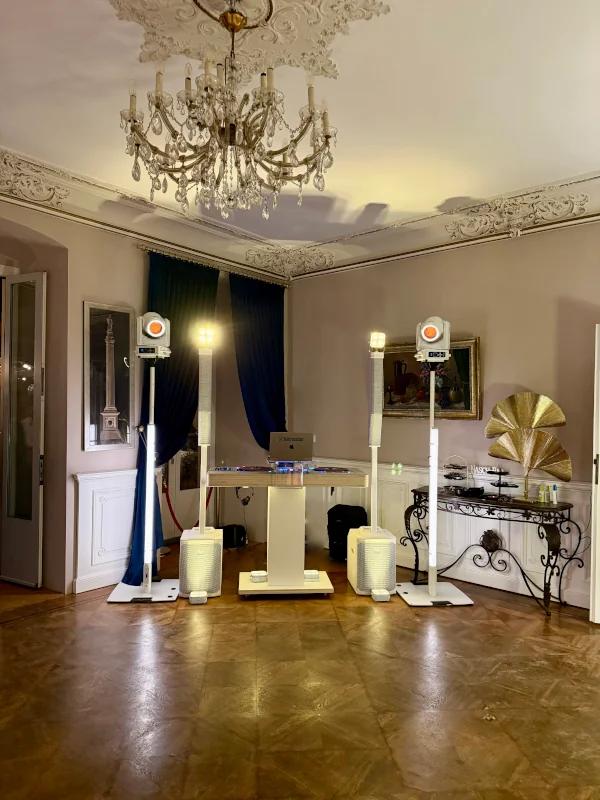 Premium-Look-DJ-Setup-moderne-Hochzeiten
