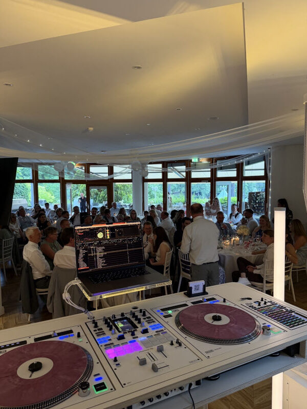 Rane Twelve MK2 auf einer Hochzeit im Einsatz