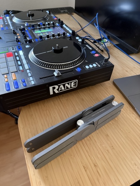Rane One DJ Controller im Test und Praxiseinsatz