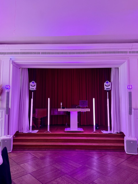 Hochzeits DJ Setup Landhaus Hubertus Bühne